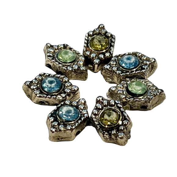 VINTAGE STRETCH RING W BLUE, GREEN & YELLOW CRYSTALS SET IN DARKENED SILVER - Picture 16 of 16